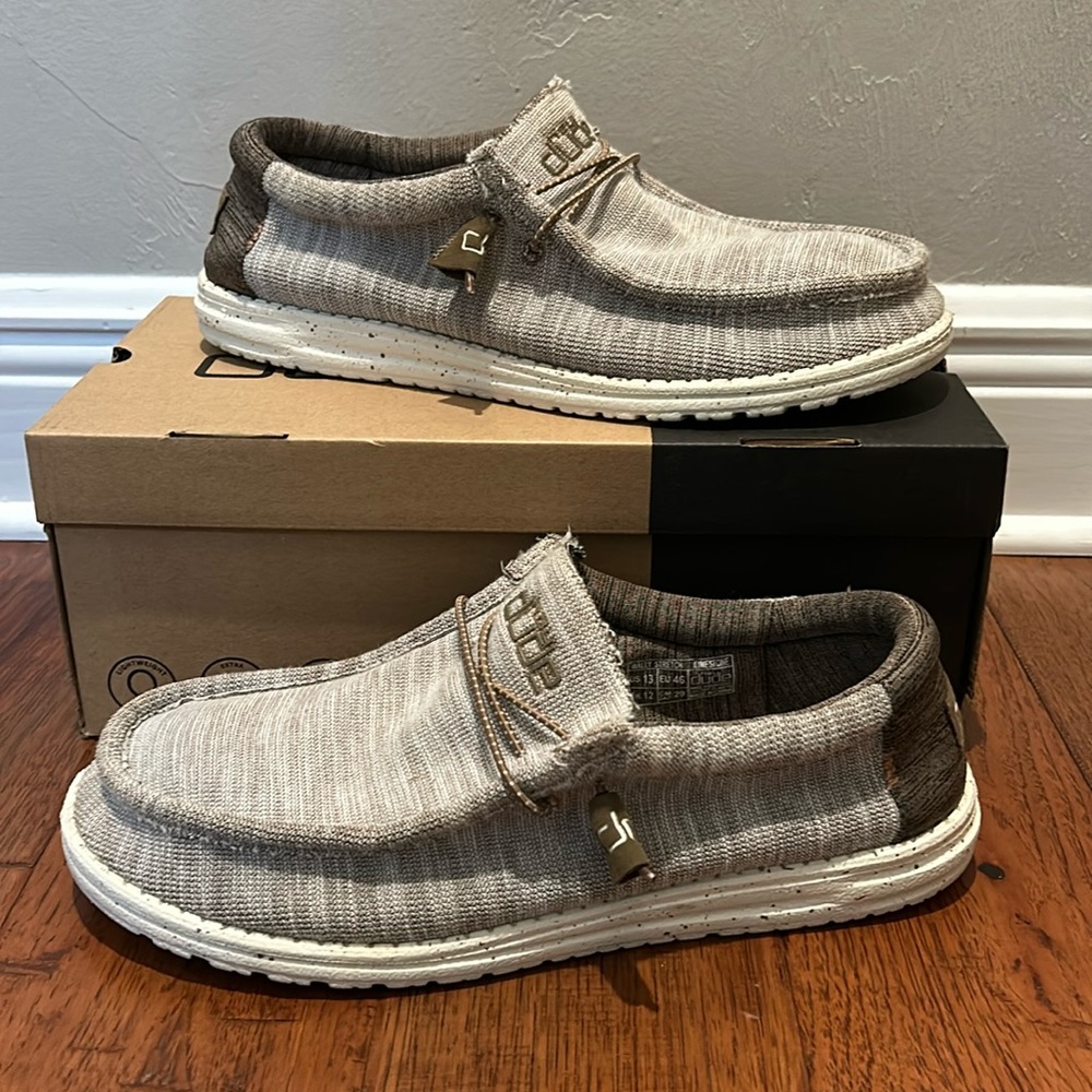 Men’s Wally stretch limestone heydudes